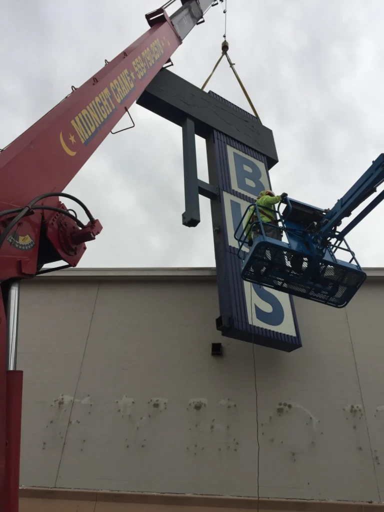 15 Ton Removing Greyhound Bus Sign