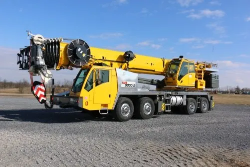 Hydraulic Truck Crane Rentals for Construction Projects